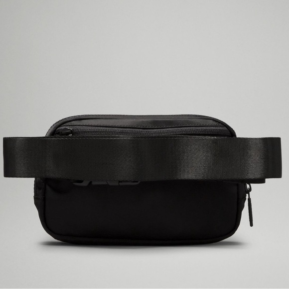 lululemon athletica everywhere belt bag 1L - Picture 3 of 9